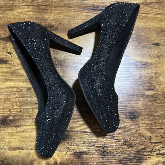 Black heels - Picture 5 of 7